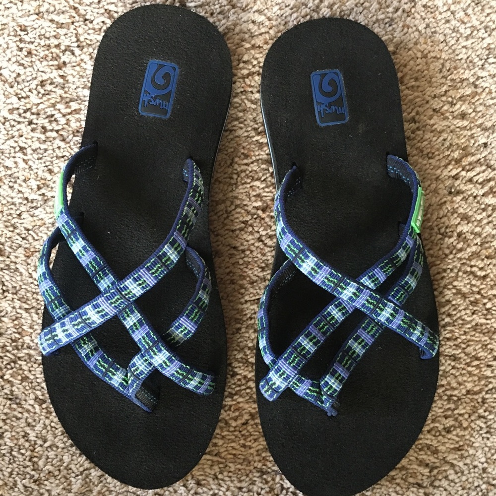 NWOT - Teva Olowahu Sandal